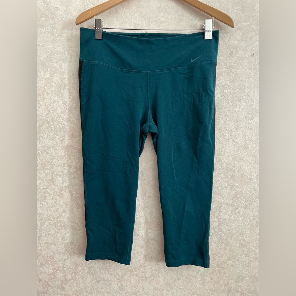 Nike dri fit women's large green athletic capris pants